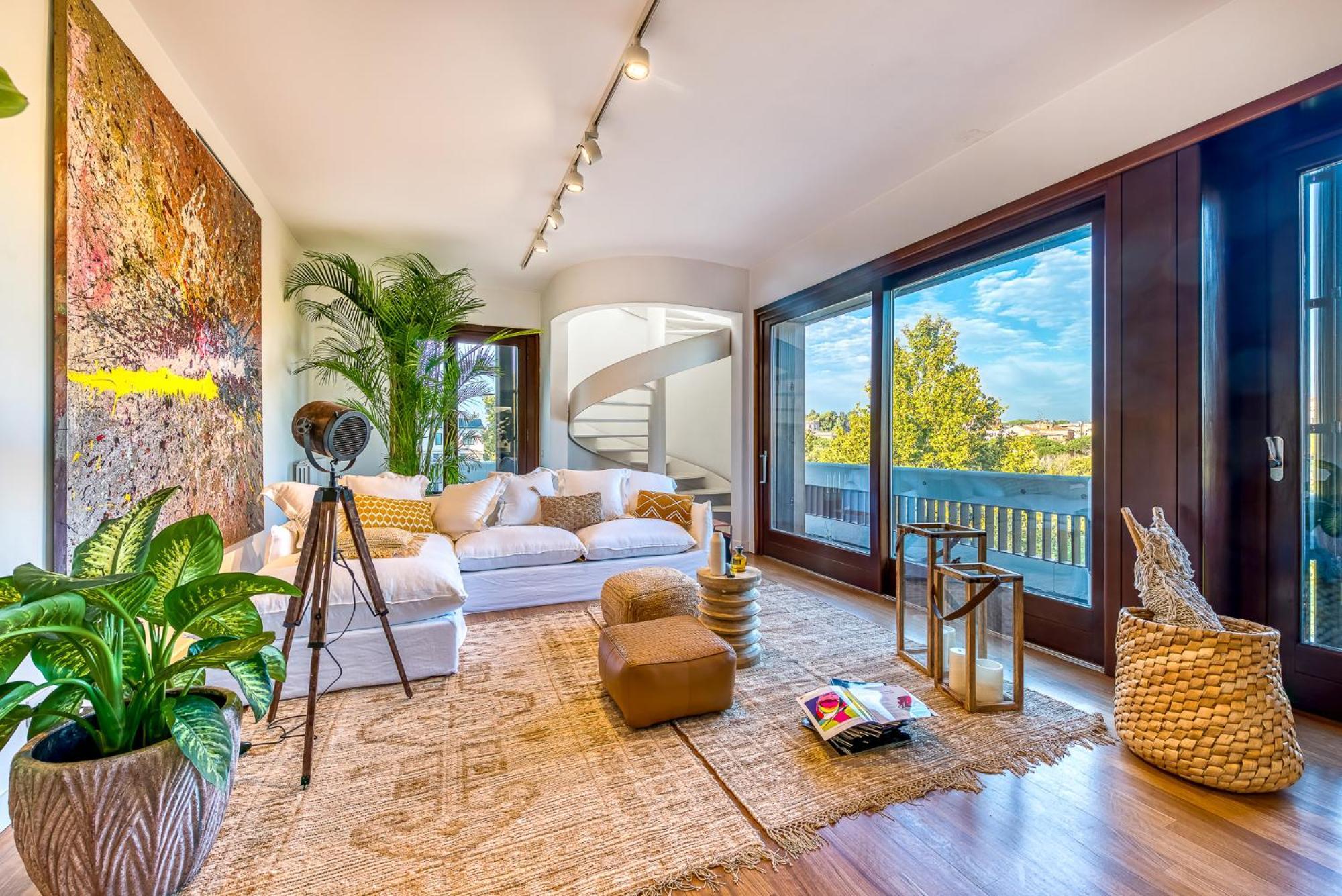 Skylife Art Gallery Loft - Riverfront Art Sanctuary *