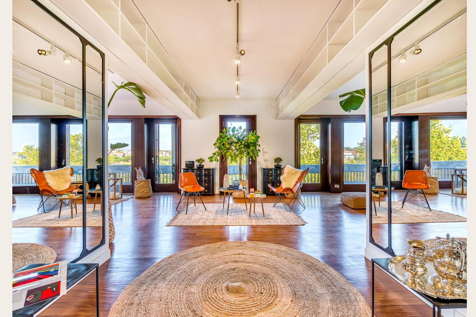 Skylife Art Gallery Loft - Riverfront Art Sanctuary Roma
