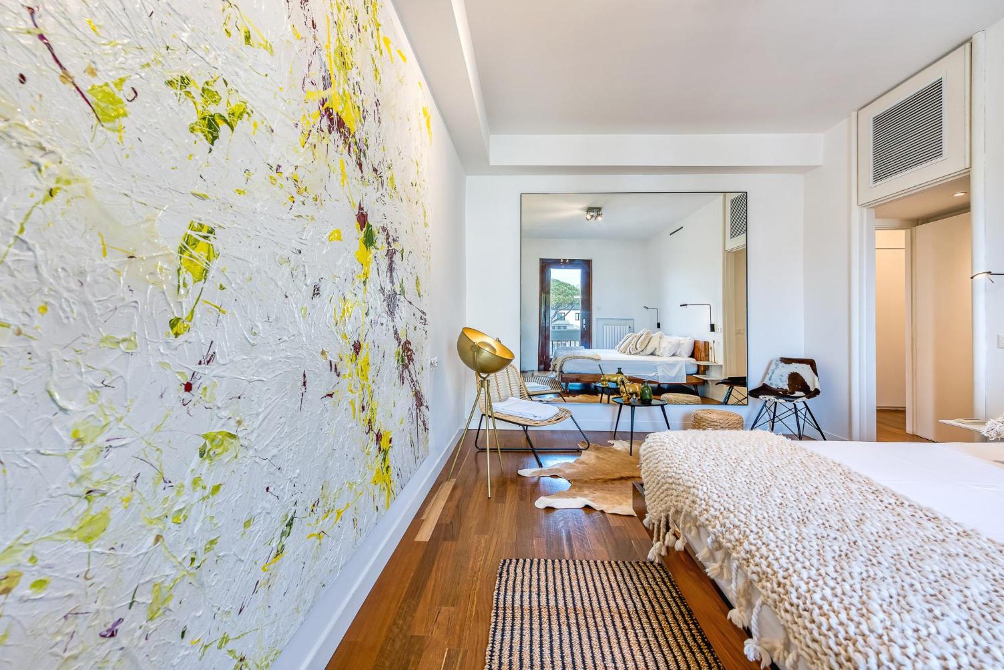 Skylife Art Gallery Loft - Riverfront Art Sanctuary