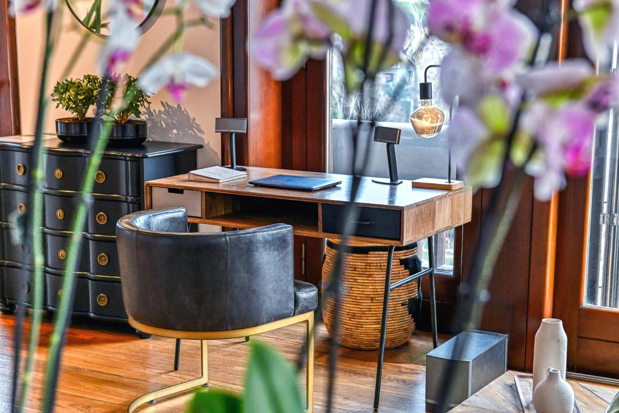 Skylife Art Gallery Loft - Riverfront Art Sanctuary Roma