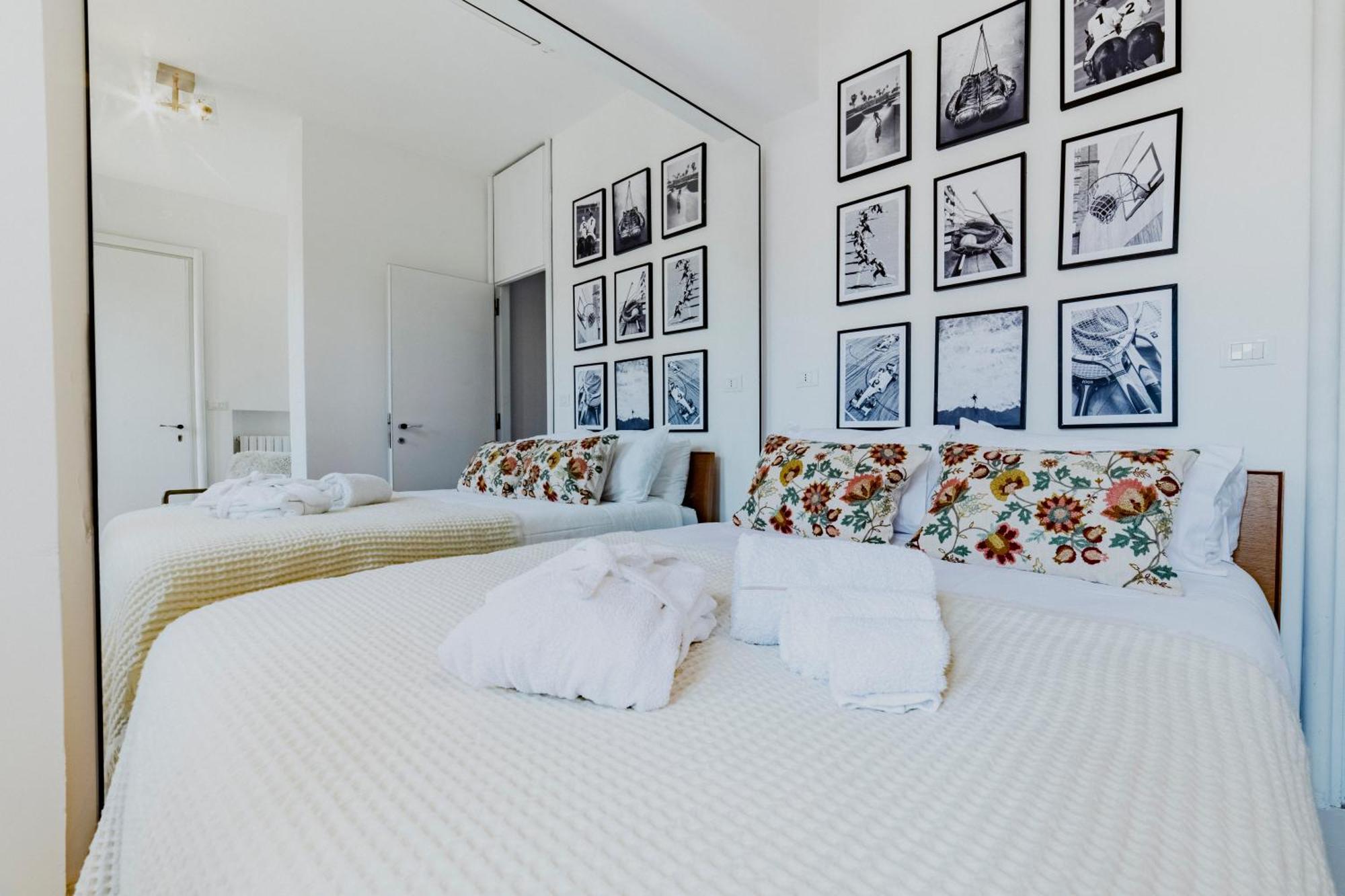 Skylife Art Gallery Loft - Riverfront Art Sanctuary